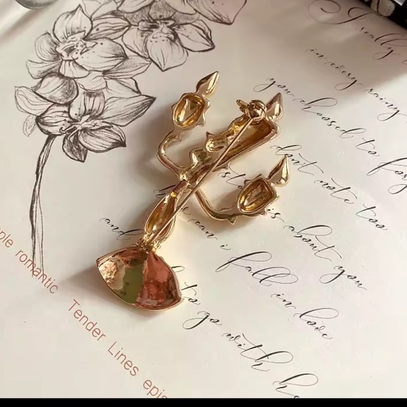 Betsey Johnson Beauty&Beast Gold Candleholder Brooch - Picture 6 of 15